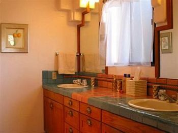 Topanga Canyon Inn Bed And Breakfast
