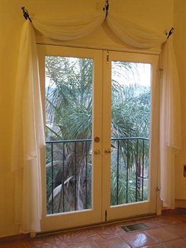Topanga Canyon Inn Bed And Breakfast