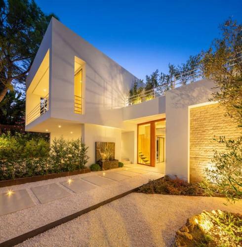 Amazing Modern Villa Located Mins From Beach Rdr234