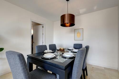 Apartamento Modern, Elite Hillside Home W/sea & Mountain Views
