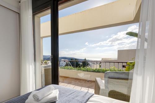 Apartamento Modern, Elite Hillside Home W/sea & Mountain Views