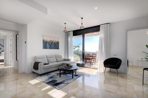 Apartamento Modern, Elite Hillside Home W/sea & Mountain Views
