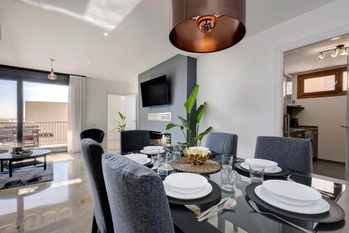Apartamento Modern, Elite Hillside Home W/sea & Mountain Views