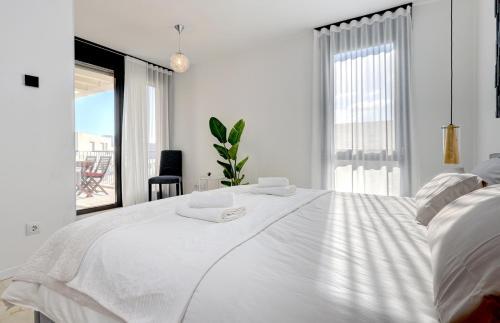 Apartamento Modern, Elite Hillside Home W/sea & Mountain Views