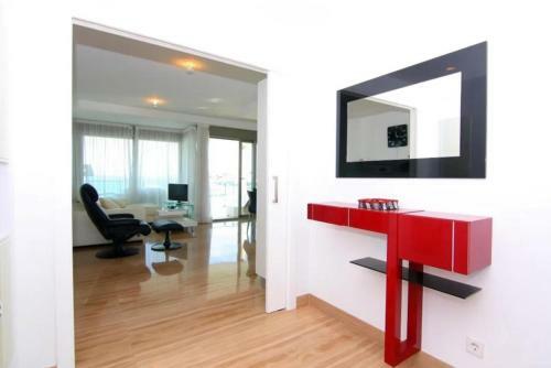 Front Line Apartment In Platja De L'arenal