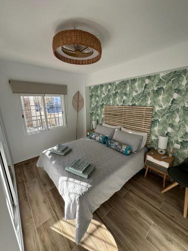 Waterfront 3 Bed Apartment, 90m From The Beach