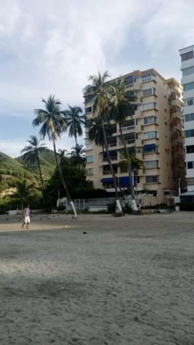 Apartamento (gairaca) Direct Oceanfront In Rodadero!