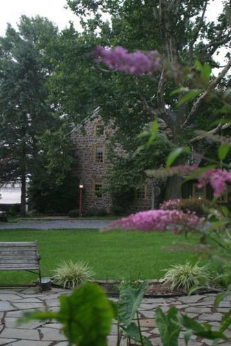 Bed & Breakfast Brownstone Colonial Inn