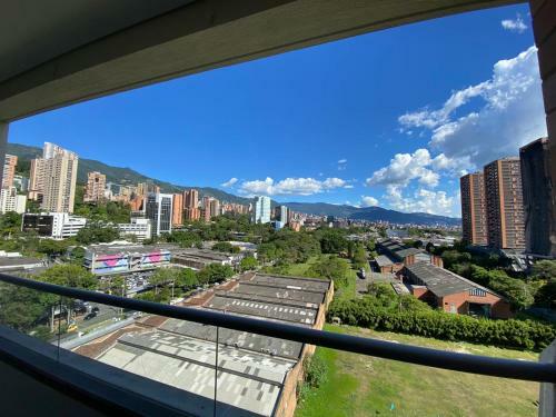 C�modo Apartamento En El Poblado, Cerca A Provenza