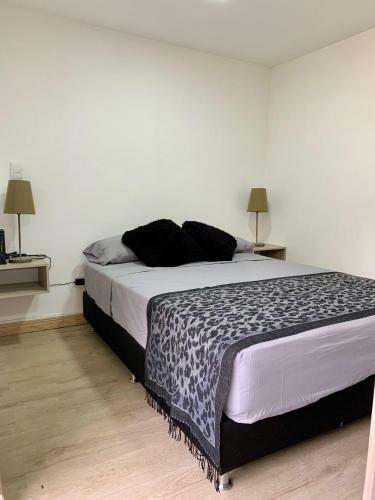 Apartamento Acogedor Y Central En Laureles