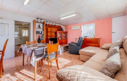 Nice Home In Tortosa With Kitchen