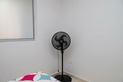 Apartamento, C�modo, Con Vista, Balc�n Y Piscina.