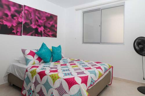 Apartamento, C�modo, Con Vista, Balc�n Y Piscina.