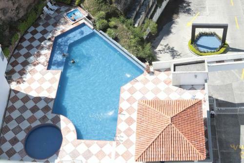 Apartamento, C�modo, Con Vista, Balc�n Y Piscina.