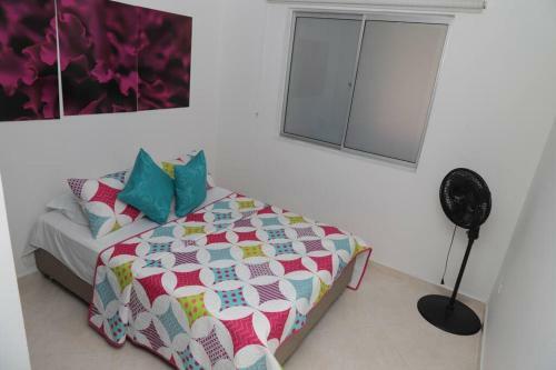 Apartamento, C�modo, Con Vista, Balc�n Y Piscina.
