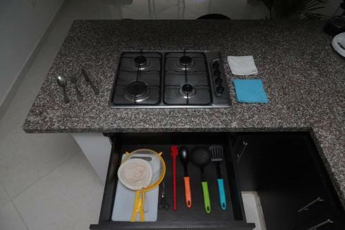Apartamento, C�modo, Con Vista, Balc�n Y Piscina.