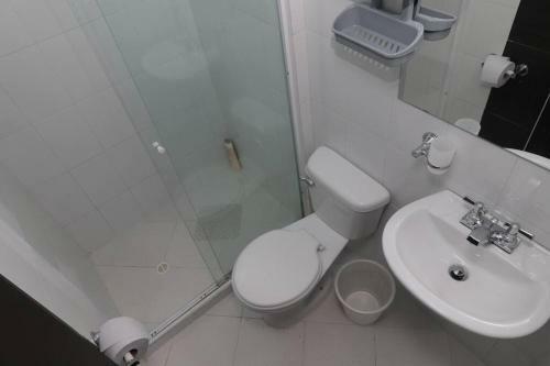 Apartamento, C�modo, Con Vista, Balc�n Y Piscina.