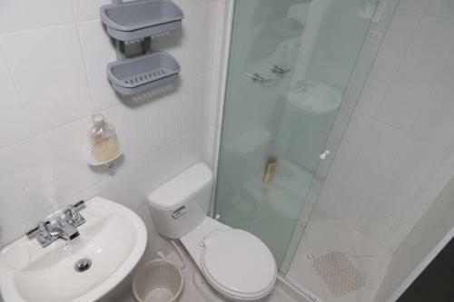 Apartamento, C�modo, Con Vista, Balc�n Y Piscina.