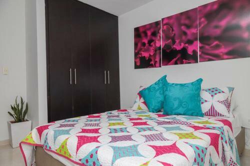 Apartamento, C�modo, Con Vista, Balc�n Y Piscina.