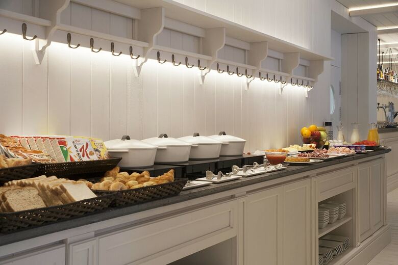 AC Hotel Victoria Suites By Marriott