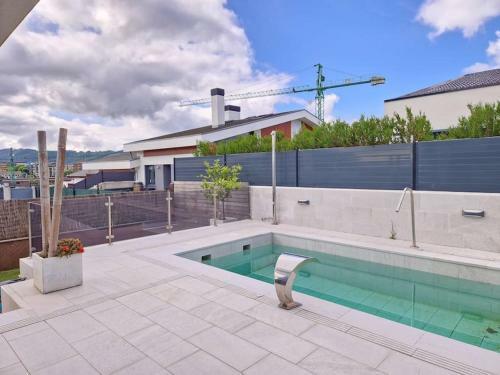 Beach House With Swimming Pool