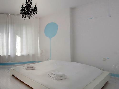 Hostal Lalala Arthotel & Wine Bar