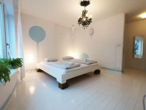 Hostal Lalala Arthotel & Wine Bar