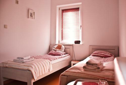 Hostal Lalala Arthotel & Wine Bar