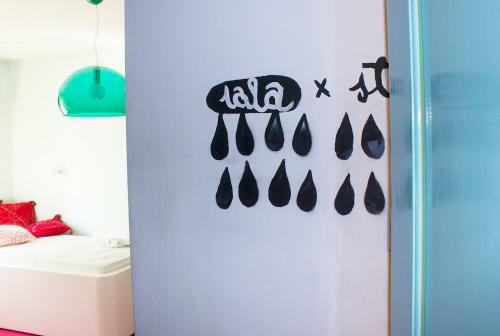 Hostal Lalala Arthotel & Wine Bar