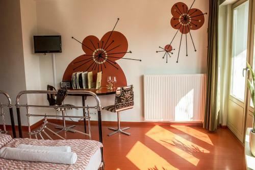 Hostal Lalala Arthotel & Wine Bar