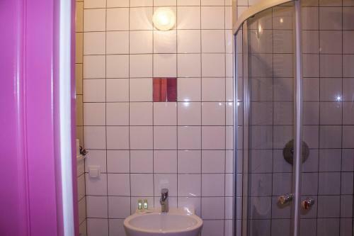 Hostal Lalala Arthotel & Wine Bar