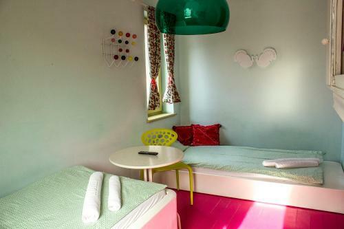Hostal Lalala Arthotel & Wine Bar