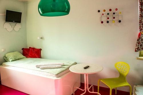 Hostal Lalala Arthotel & Wine Bar