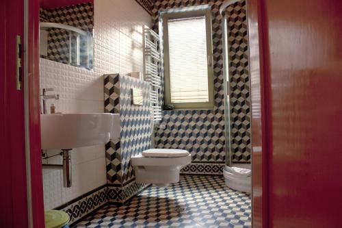Hostal Lalala Arthotel & Wine Bar