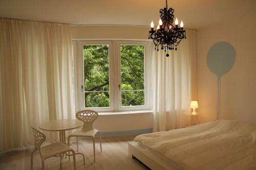 Hostal Lalala Arthotel & Wine Bar