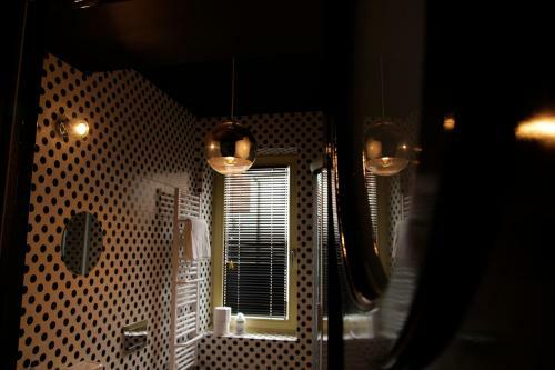 Hostal Lalala Arthotel & Wine Bar
