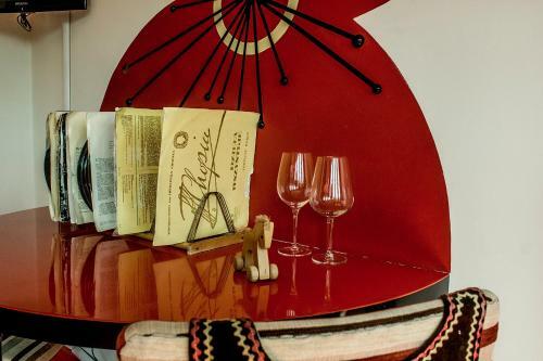 Hostal Lalala Arthotel & Wine Bar