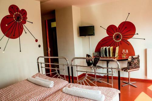Hostal Lalala Arthotel & Wine Bar