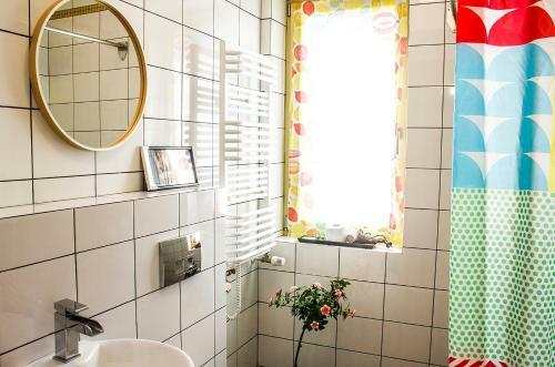 Hostal Lalala Arthotel & Wine Bar