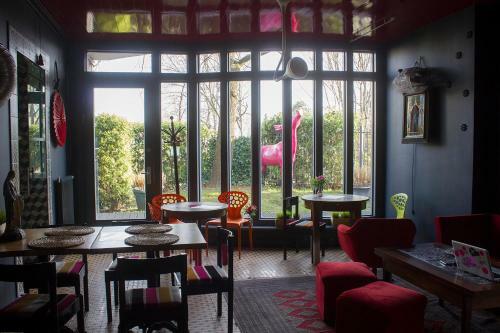 Hostal Lalala Arthotel & Wine Bar