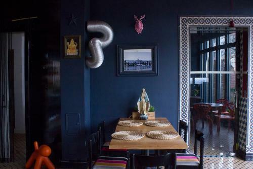 Hostal Lalala Arthotel & Wine Bar