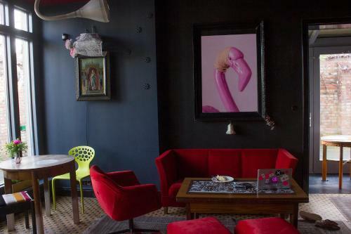 Hostal Lalala Arthotel & Wine Bar