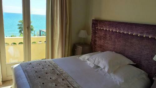 Hotel A�va