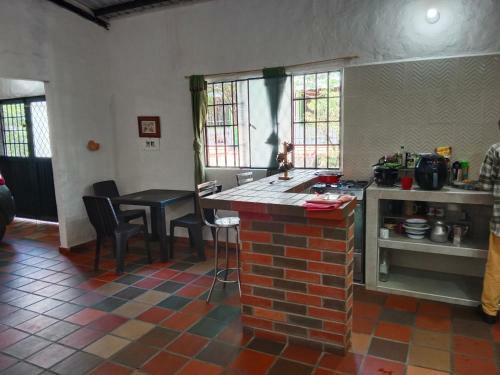 C�moda Casa Estilo Colonial En Rivera