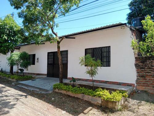 C�moda Casa Estilo Colonial En Rivera