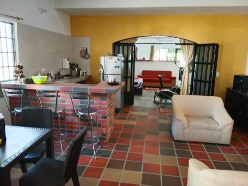C�moda Casa Estilo Colonial En Rivera