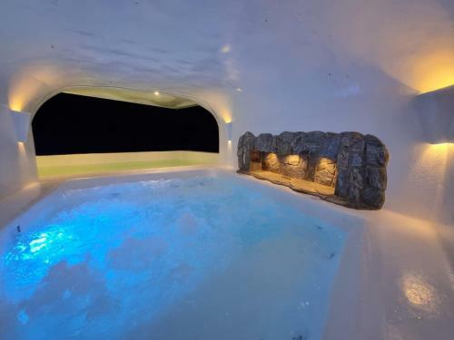 Maranatha. Grotto & Boutique+hydrotherapy