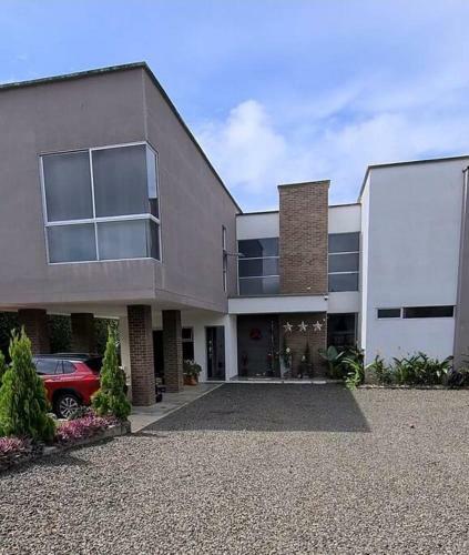 Casa Las Margaritas, Combia