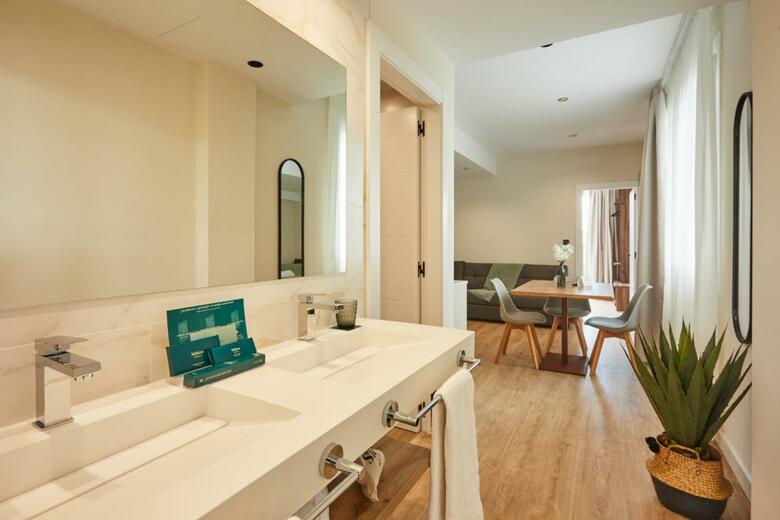 Apartamentos Silken Fontibre Iberia & Spa