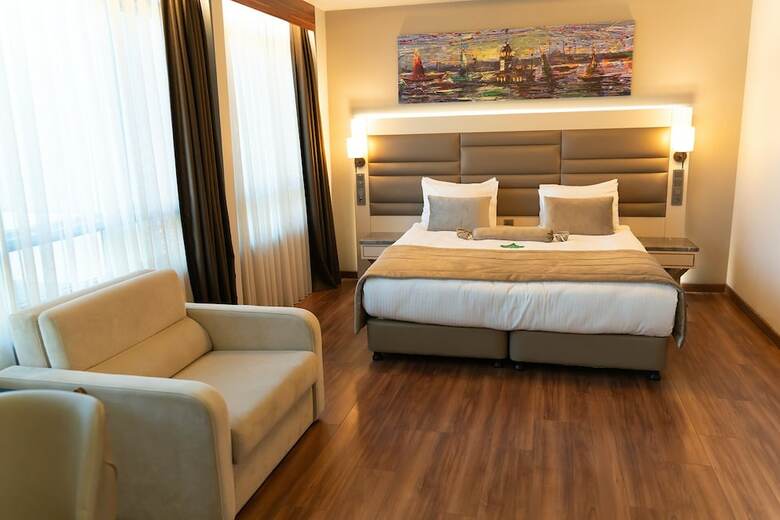 Golden Royal Hotel & Spa